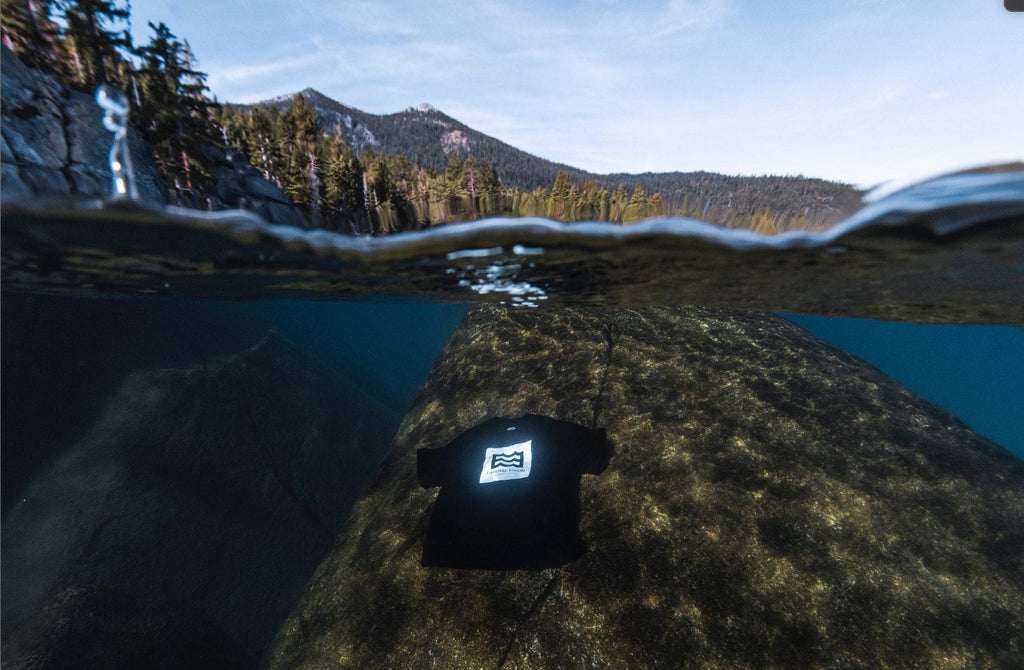 black lateral vision t-shirt under water 